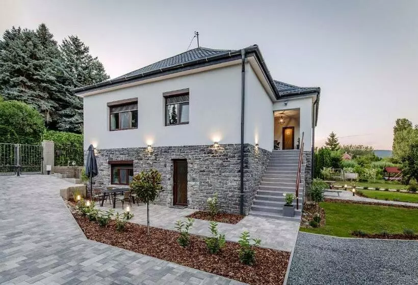 پانسیون Nádas Center Home Badacsony