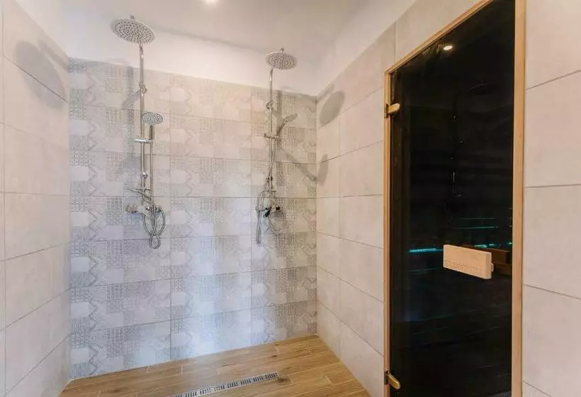 پانسیون Nádas Center Home Badacsony