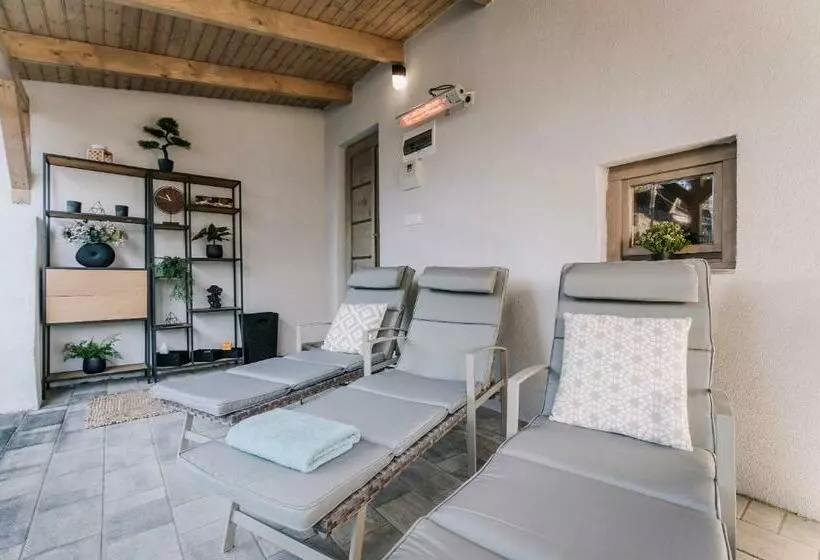 پانسیون Nádas Center Home Badacsony