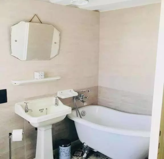 Aamiaismajoitus (B&B) Chez Mimie Les Hôtes