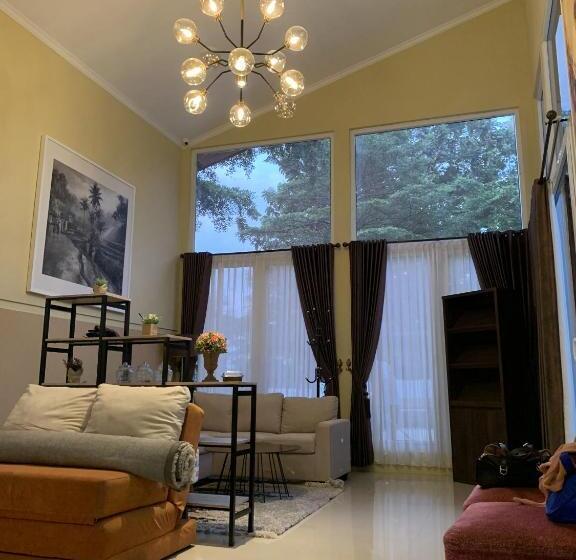 Hotel Embay House & Private Pool