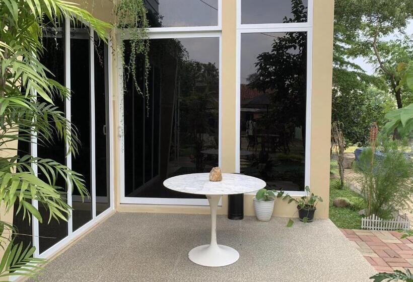 Hotel Embay House & Private Pool