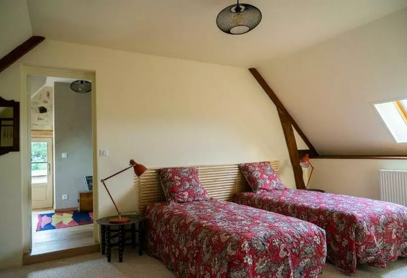 ベッドアンドブレックファースト Chambre D Hôtes Chez Artiste Verrier, La Perrière   Perche