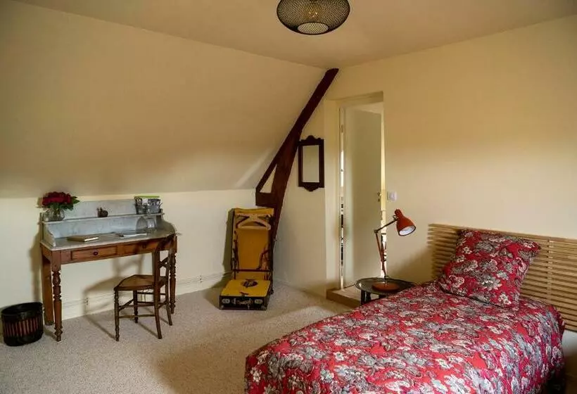 ベッドアンドブレックファースト Chambre D Hôtes Chez Artiste Verrier, La Perrière   Perche