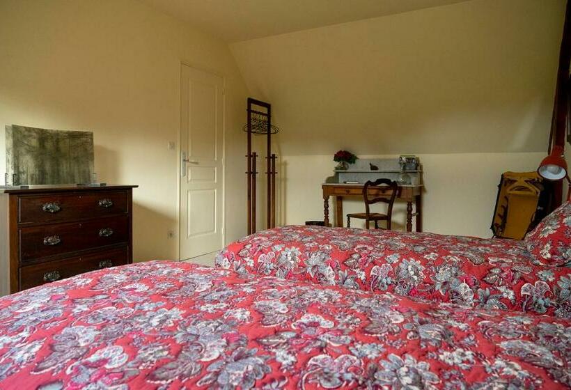 مبيت وإفطار Chambre D Hôtes Chez Artiste Verrier, La Perrière   Perche