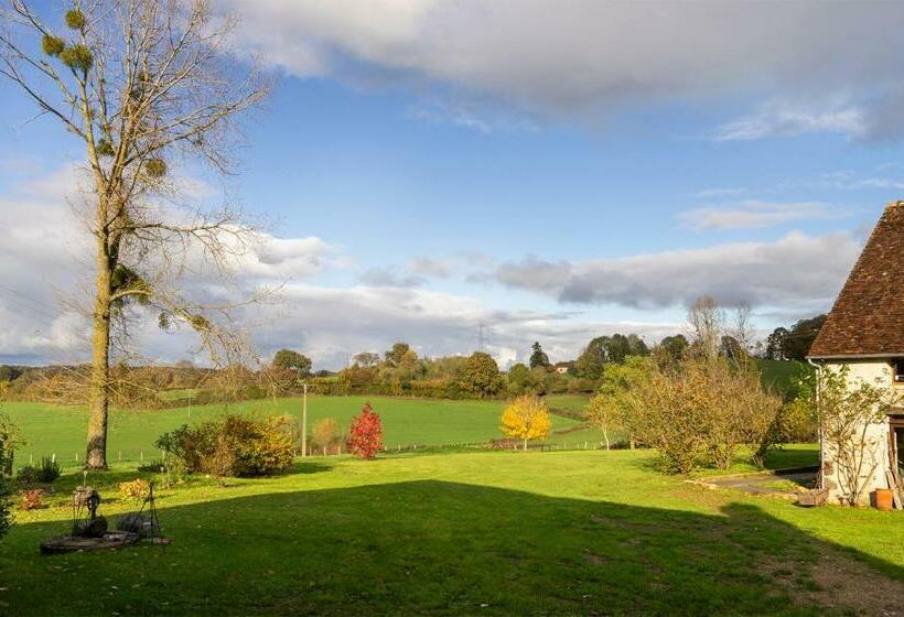 مبيت وإفطار Chambre D Hôtes Chez Artiste Verrier, La Perrière   Perche