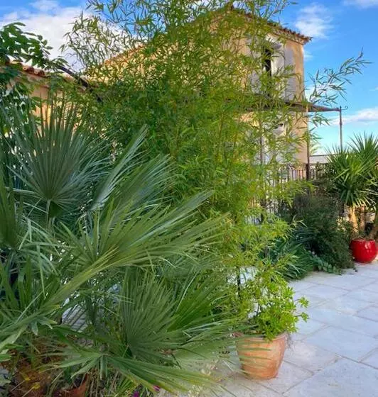 ベッドアンドブレックファースト Le Pool House