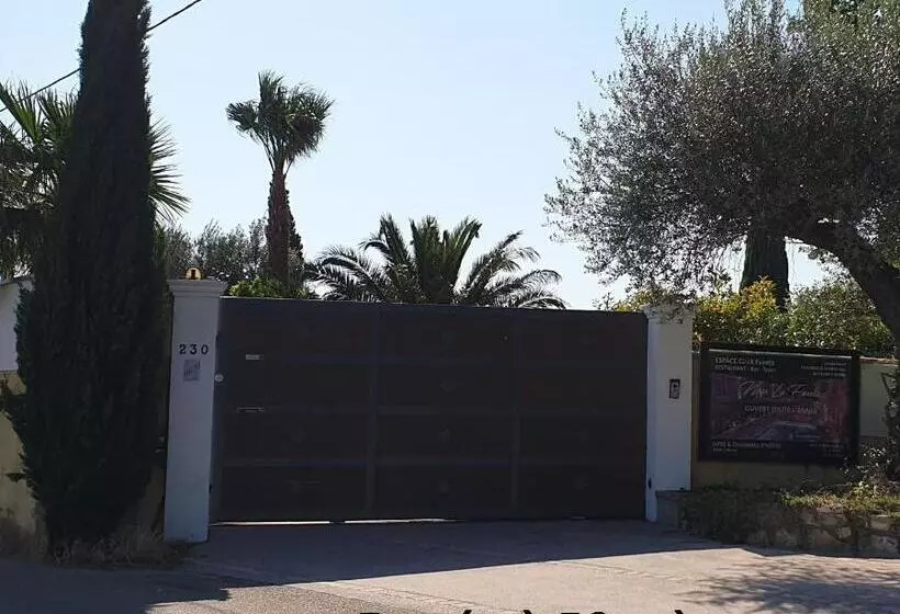 ベッドアンドブレックファースト Mas La Farelle Chambre D Hote,fitness & Salle De Jeux Gratuite & Spa En Supplément