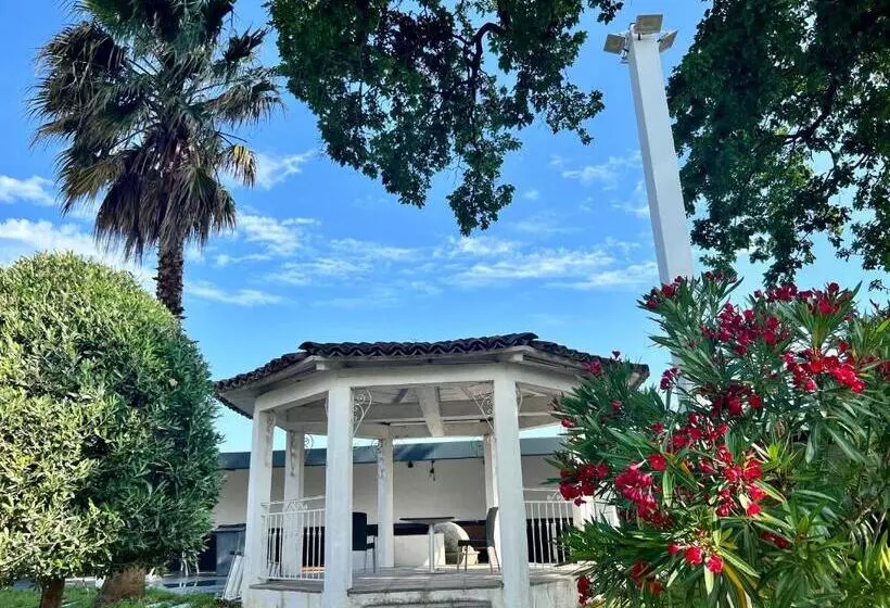 ベッドアンドブレックファースト Mas La Farelle Chambre D Hote,fitness & Salle De Jeux Gratuite & Spa En Supplément