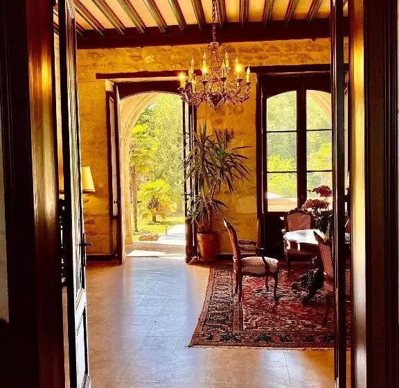 تختخواب و صبحانه Château Borgeat De Lagrange   Privatisation