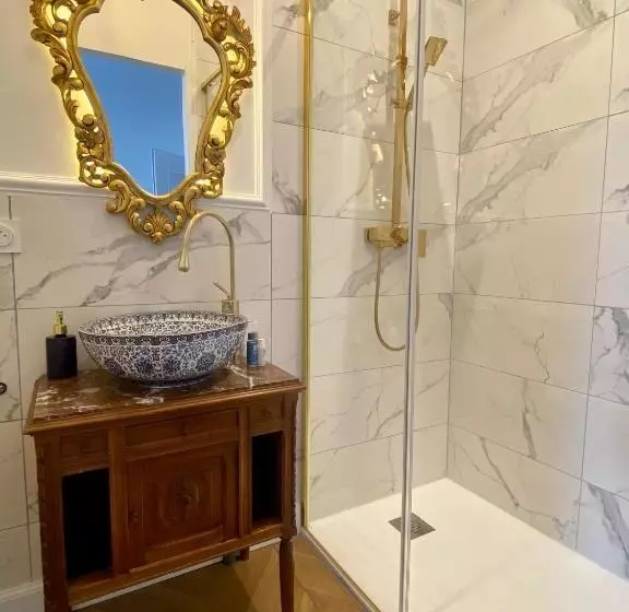 تختخواب و صبحانه Château Borgeat De Lagrange   Privatisation