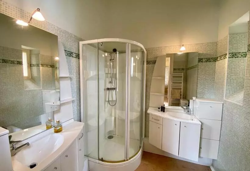 تختخواب و صبحانه Château Borgeat De Lagrange   Privatisation