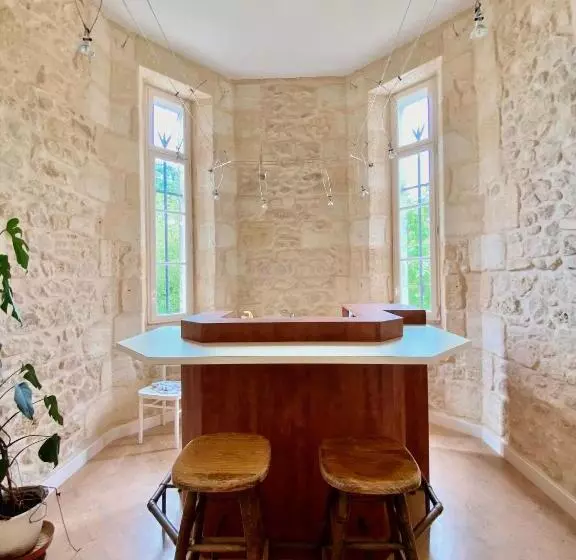 تختخواب و صبحانه Château Borgeat De Lagrange   Privatisation