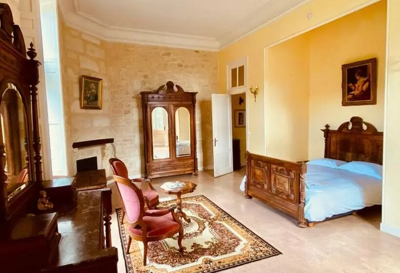 تختخواب و صبحانه Château Borgeat De Lagrange   Privatisation