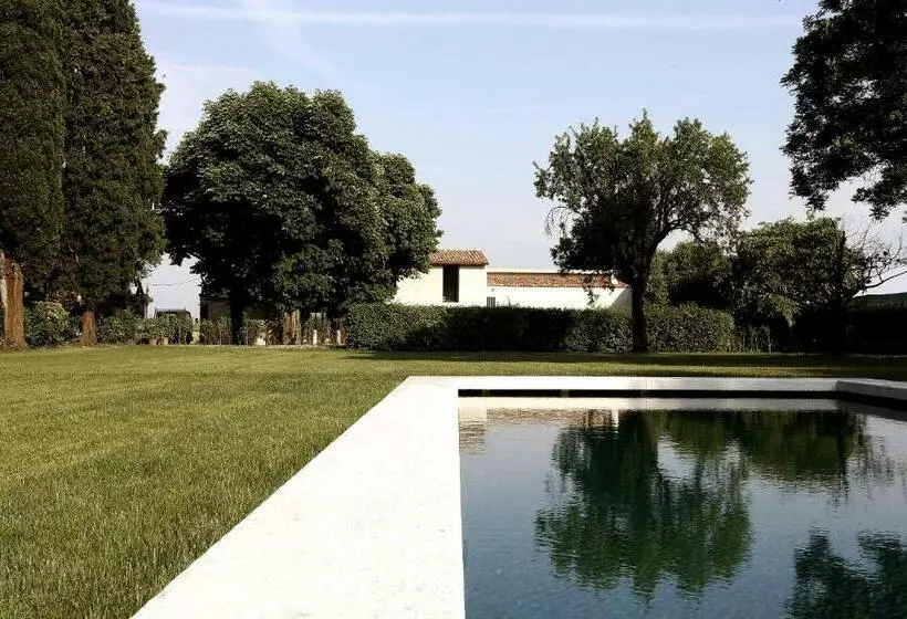 Aamiaismajoitus (B&B) Villa Saccomani