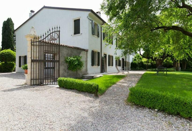 ベッドアンドブレックファースト Villa Saccomani