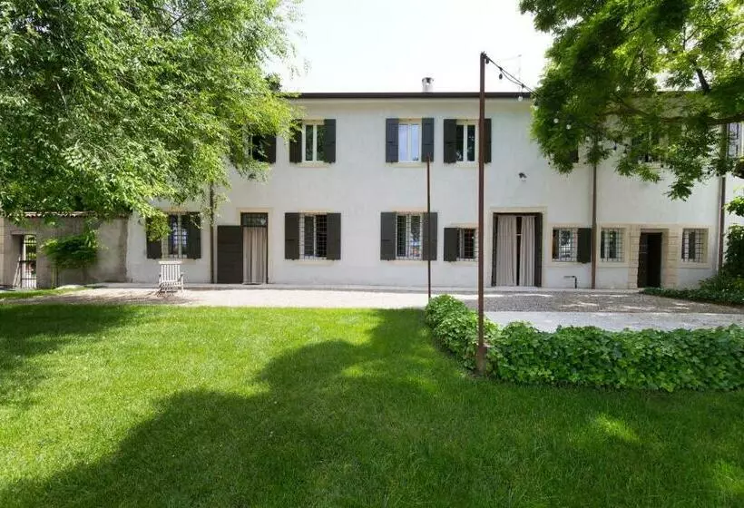 Aamiaismajoitus (B&B) Villa Saccomani