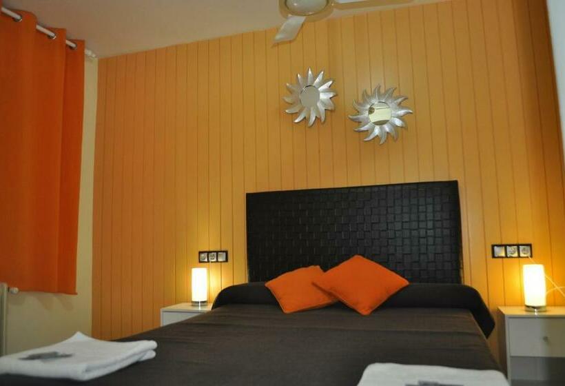 膳宿费 Hostal Emporda