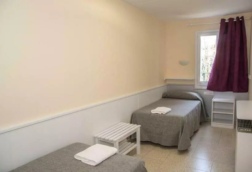 Majatalo Hostal Emporda