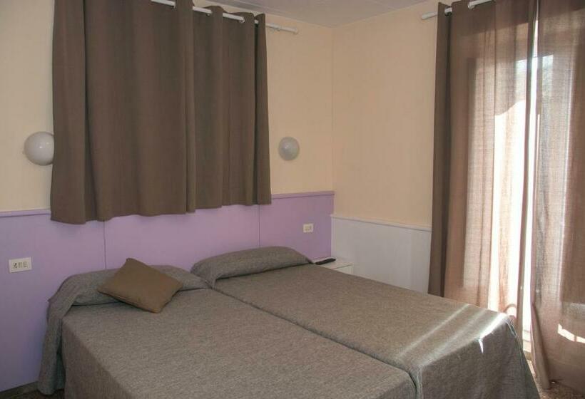 膳宿费 Hostal Emporda