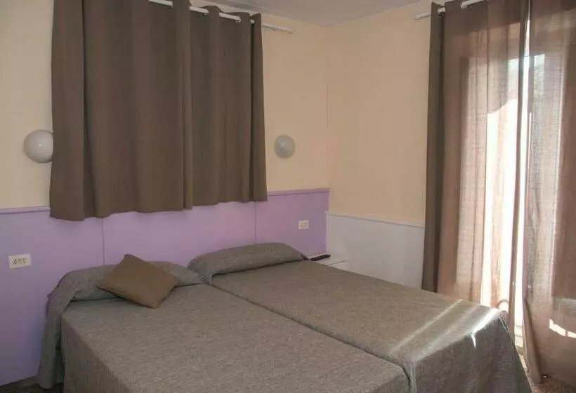 Majatalo Hostal Emporda