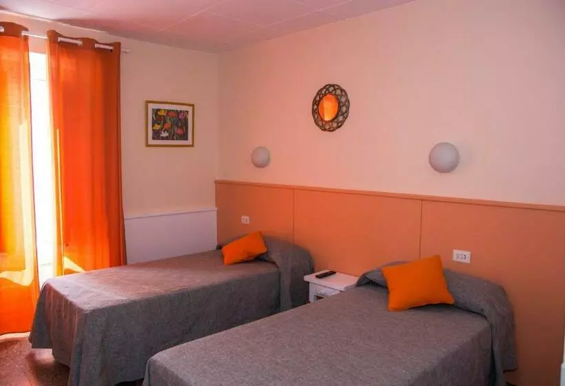 Majatalo Hostal Emporda