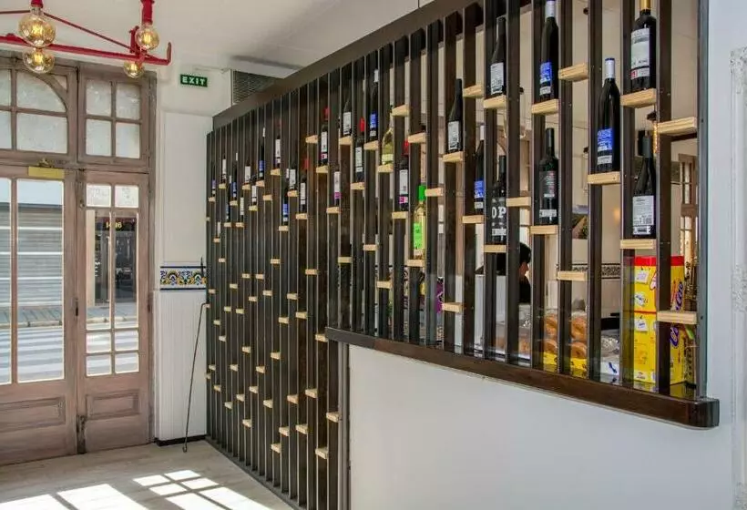 Majatalo Hostal Emporda