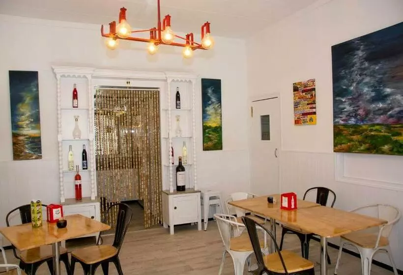 Majatalo Hostal Emporda