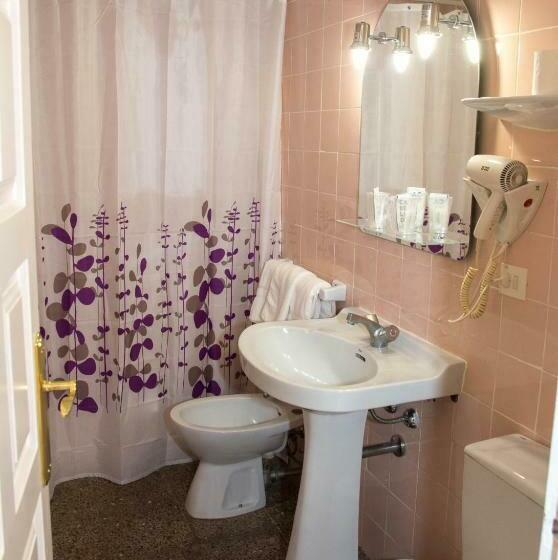 膳宿费 Hostal Emporda