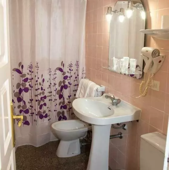 Majatalo Hostal Emporda