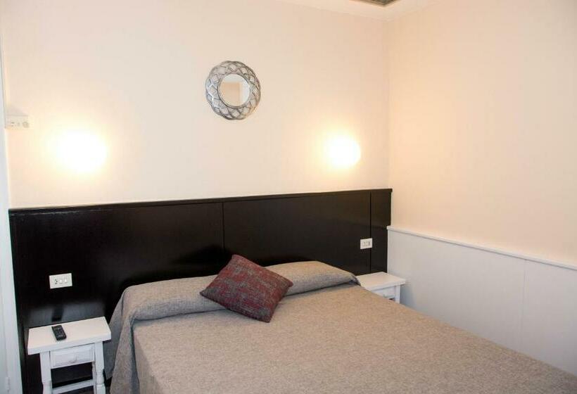 膳宿费 Hostal Emporda