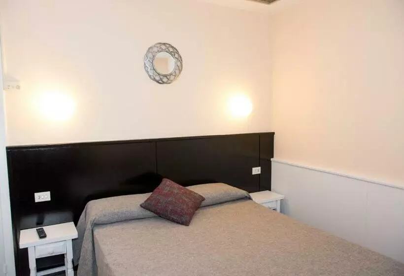 Majatalo Hostal Emporda