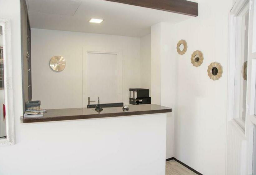 膳宿费 Hostal Emporda