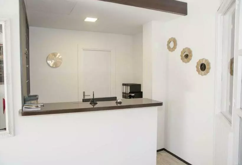 Majatalo Hostal Emporda