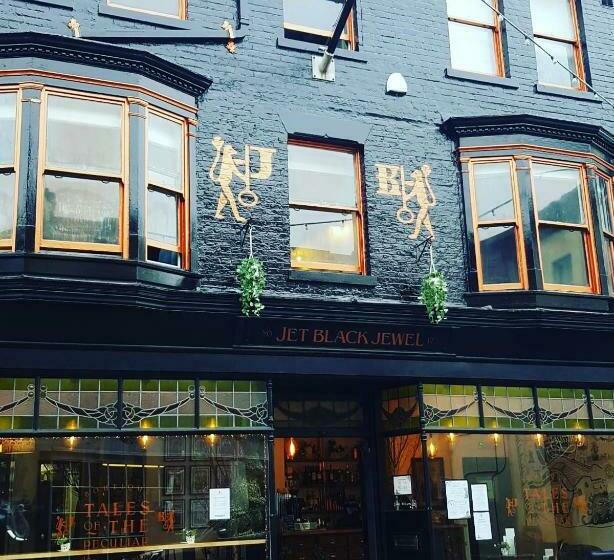 פנסיון Jet Black Jewel