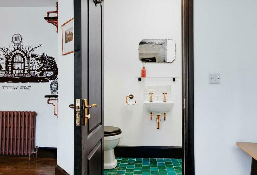 פנסיון Jet Black Jewel