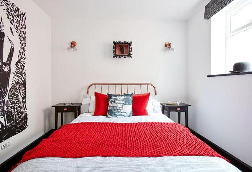 פנסיון Jet Black Jewel