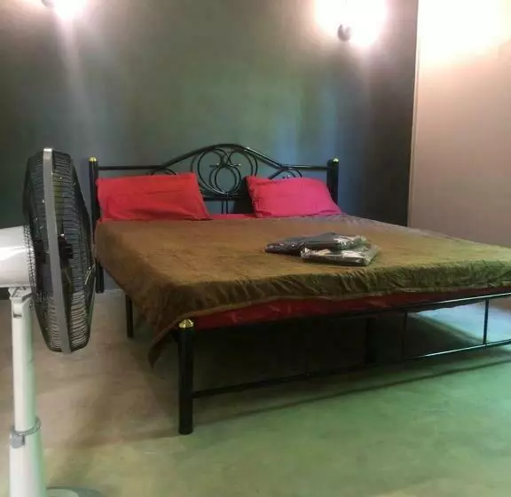 Retkeilymaja Bp Cheap Private Rooms