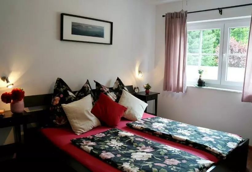 ベッドアンドブレックファースト Alpensportlodge