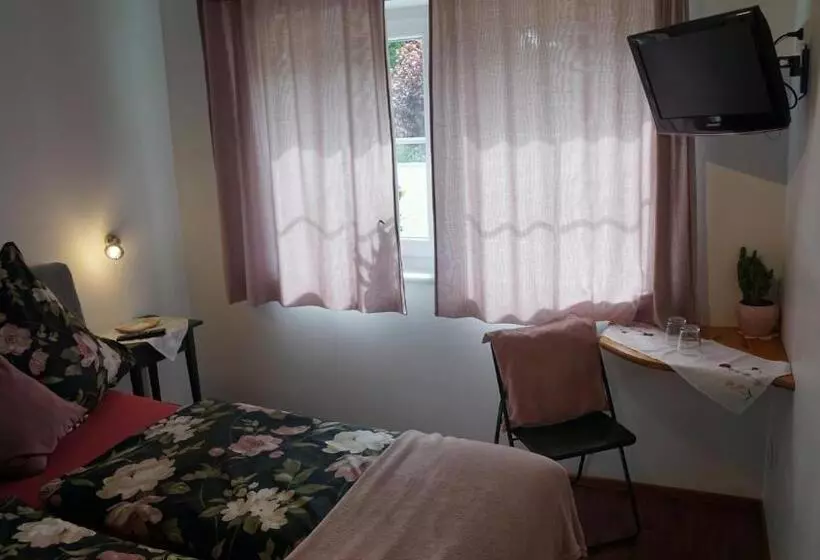 ベッドアンドブレックファースト Alpensportlodge