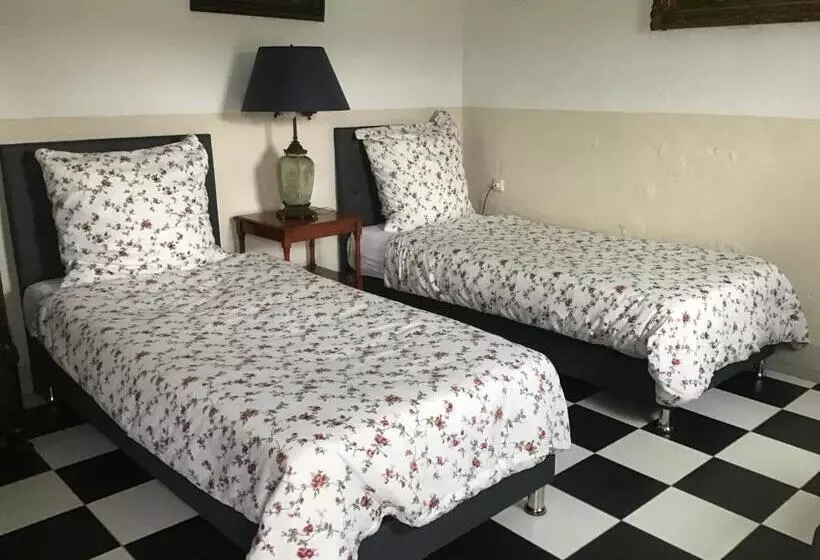 Aamiaismajoitus (B&B) Nergena Zimmer Frei