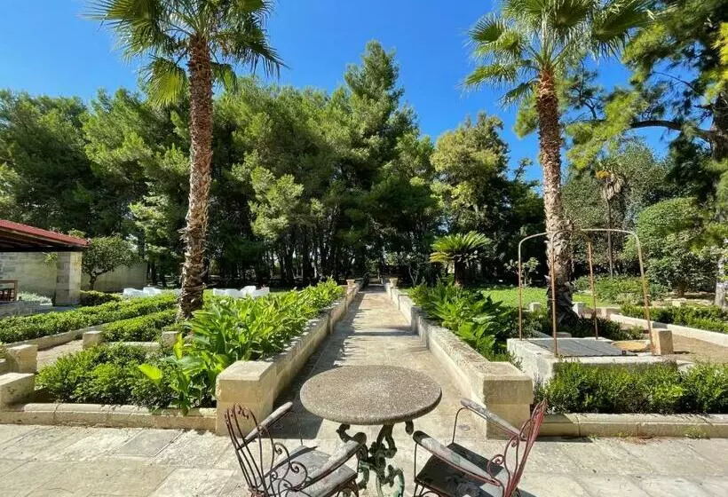 Aamiaismajoitus (B&B) Palazzo De Carlo E Il Parco Dei 7 Pozzi