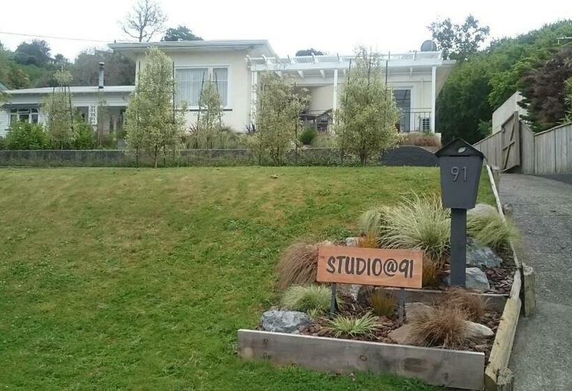 Bed and Breakfast Studio @ 91