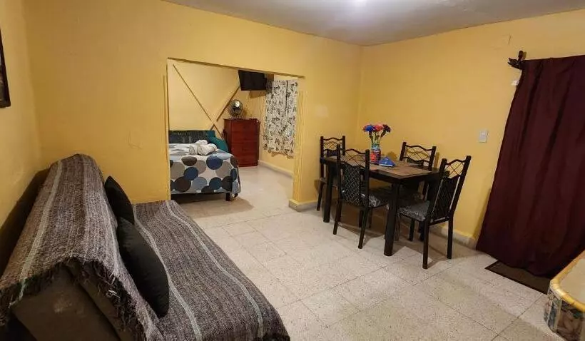 پانسیون Departamentos Muy Cercanos Al Aeropuerto T2 Wifi Free