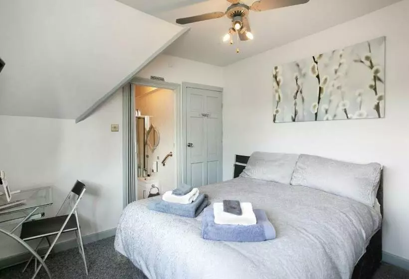 Aamiaismajoitus (B&B) Bed At Bowbridge, Centre Town