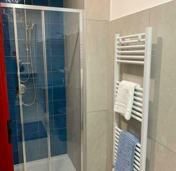 تختخواب و صبحانه P