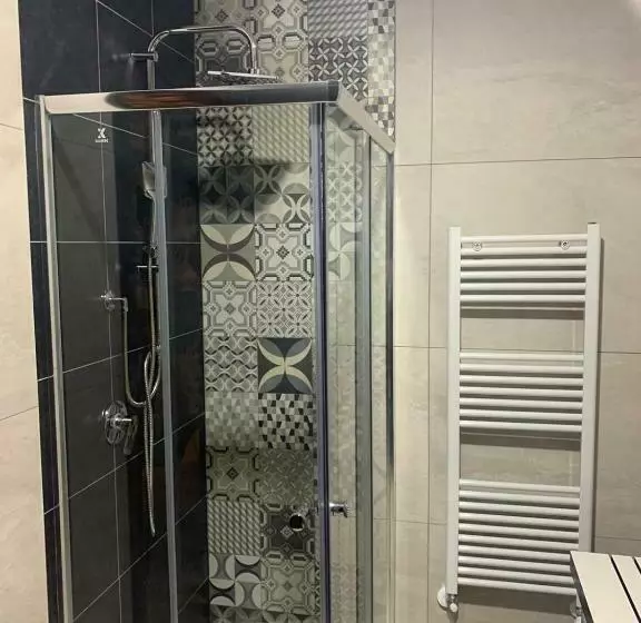 تختخواب و صبحانه P