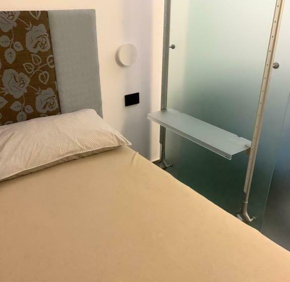 تختخواب و صبحانه P