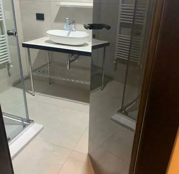 تختخواب و صبحانه P