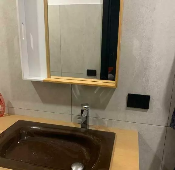 تختخواب و صبحانه P